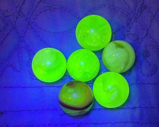 083 sixvintageuraniumglassmarbles
