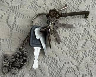 306 mixedvintageandmodernkeyswithdecor