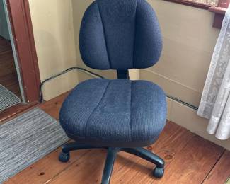 103 novimexupholsteredrollingofficechair