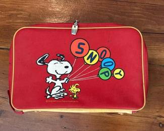 024 vintagesnoopyredvinylsuitcase
