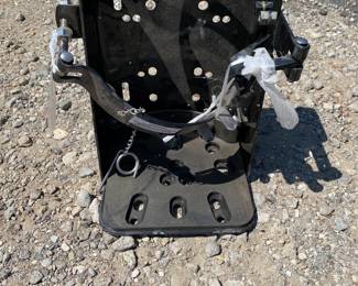 Fire extenguisher mount