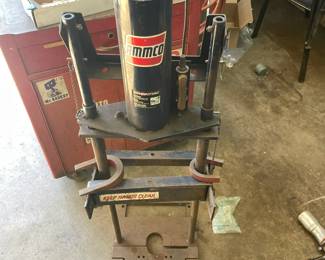 Hydralic/Air strut Machine