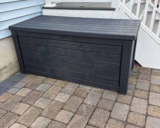 Deck box