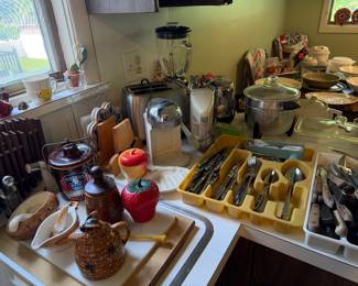 MAIN LEVEL - KITCHEN
