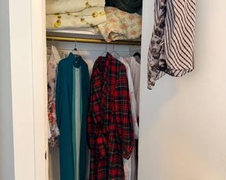 2ND LEVEL - BEDROOM 3 (RIGHT SIDE)