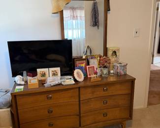 2ND LEVEL - BEDROOM 3 (RIGHT SIDE)