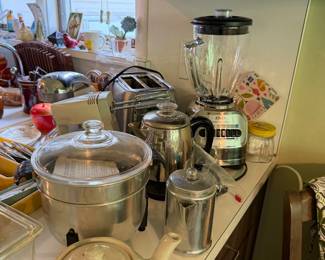 MAIN LEVEL - KITCHEN