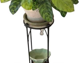 Plant Stand, Planters, And Oval Braided Rug