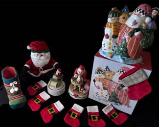 Santas And More Holiday Decor