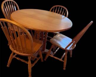Traditional Country Oak Dining Set With Windsor Style Spindle Back Chairs