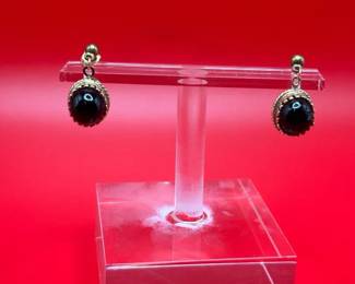 Tests 14K Onyx Earrings