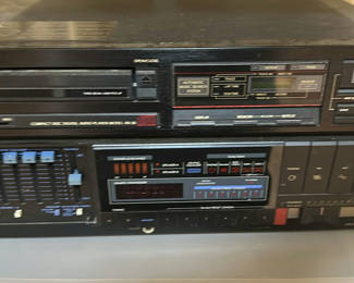 Lot 227: Toshiba Compact Disc Player and Stereo Equalizer Receiver Components