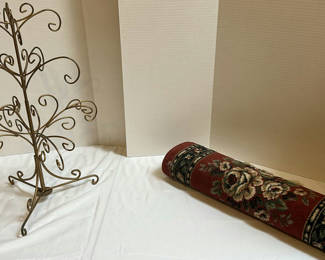 Lot 216: Metal Display Stand and Floral Runner Rug