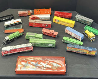 Lot 152: Assorted Model Train Cars, Locomotives, and Toy Airplanes