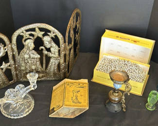 Lot 140: Assorted Vintage Decorative and Glassware Items