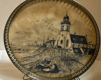 Lot 213: Decorative Plate and Fruit Bowl Centerpiece