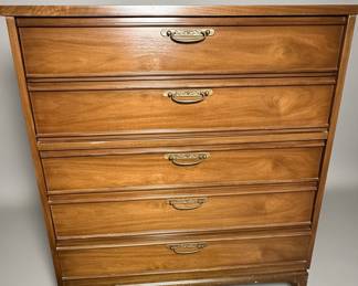 United Furniture Corporation Mid-Century Modern Five-Drawer Chest
