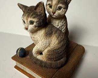 Lang & Wise Curious Cats 'Allexis and Ragtime' Music Box