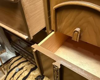 United Furniture Corporation Mid-Century Modern Dresser