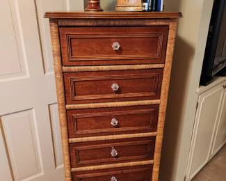 Upright lingerie chest