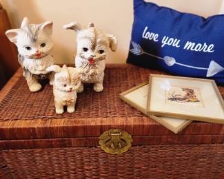 Vintage rattan trunk with accessories