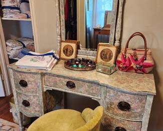 Dressing table with velvet chair