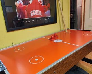 Vintage air hockey table