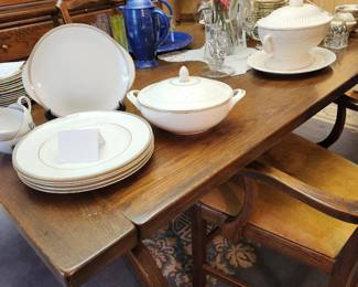 Vintage dining table with Hideaway leaves