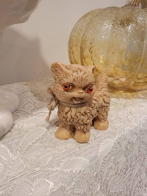 creepy cat