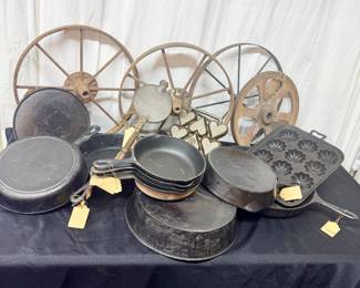 Cast iron, Wagner, 1 Griswold. Various sizes