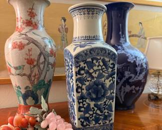 More chinoiserie decor - blue & white & asian vases