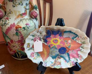 Tobacco leaf platter & vase