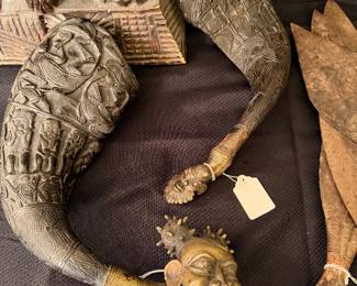 Royal buffalo drinking horn - Cameroon