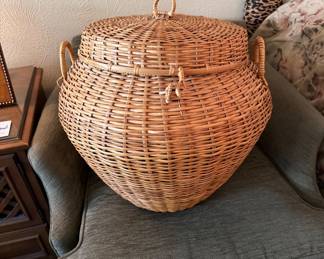 Large wicker basket with lid