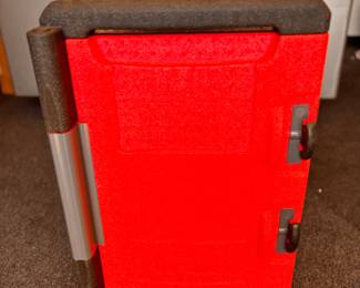 Lot 332: Metro ML400 Mightylite 6 Pan Front Loading Insulated Food Carrier New Old Stock