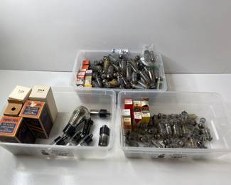 Lot 580: Lot of Assorted CX-310, 6AQ8, ECC85 Tubes - Cunningham, Sylvania, RCA