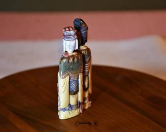 2182Snuff Bottle 5 Mr and Mrs