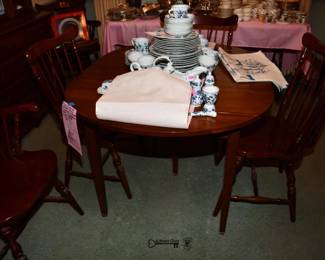 2064Dining Room Table Details