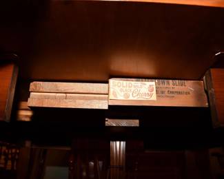 2072Dining Room Table Details