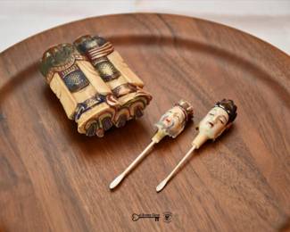 2193Snuff Bottle 5 Mr and Mrs