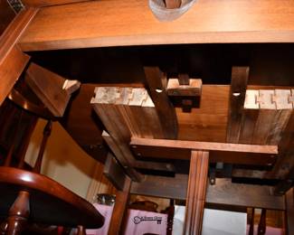 2071Dining Room Table Details