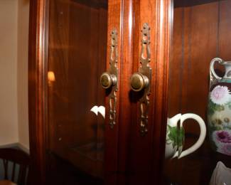2083Dining Room Table Details