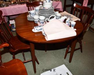 2066Dining Room Table Details