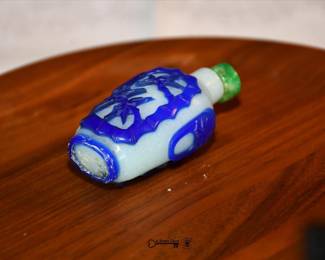 2124Snuff Bottle 1 White Blue Green