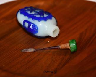 2125Snuff Bottle 1 White Blue Green