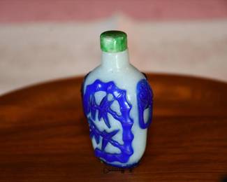 2122Snuff Bottle 1 White Blue Green