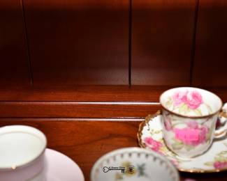 2084Dining Room Table Details