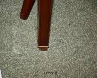 2069Dining Room Table Details