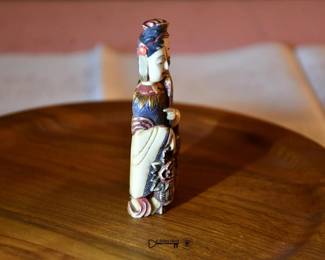 2180Snuff Bottle 5 Mr and Mrs