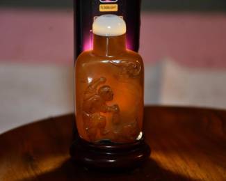 2156Snuff Bottle 3 on Light